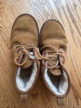 UGG women’s Neumel boots